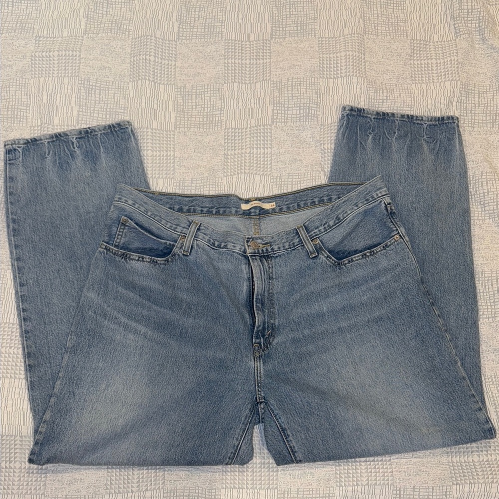 Women’s Levi’s jeans